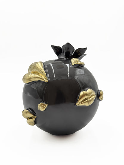 Everybody's Darling - Graphitfarben mit goldenen Lippen